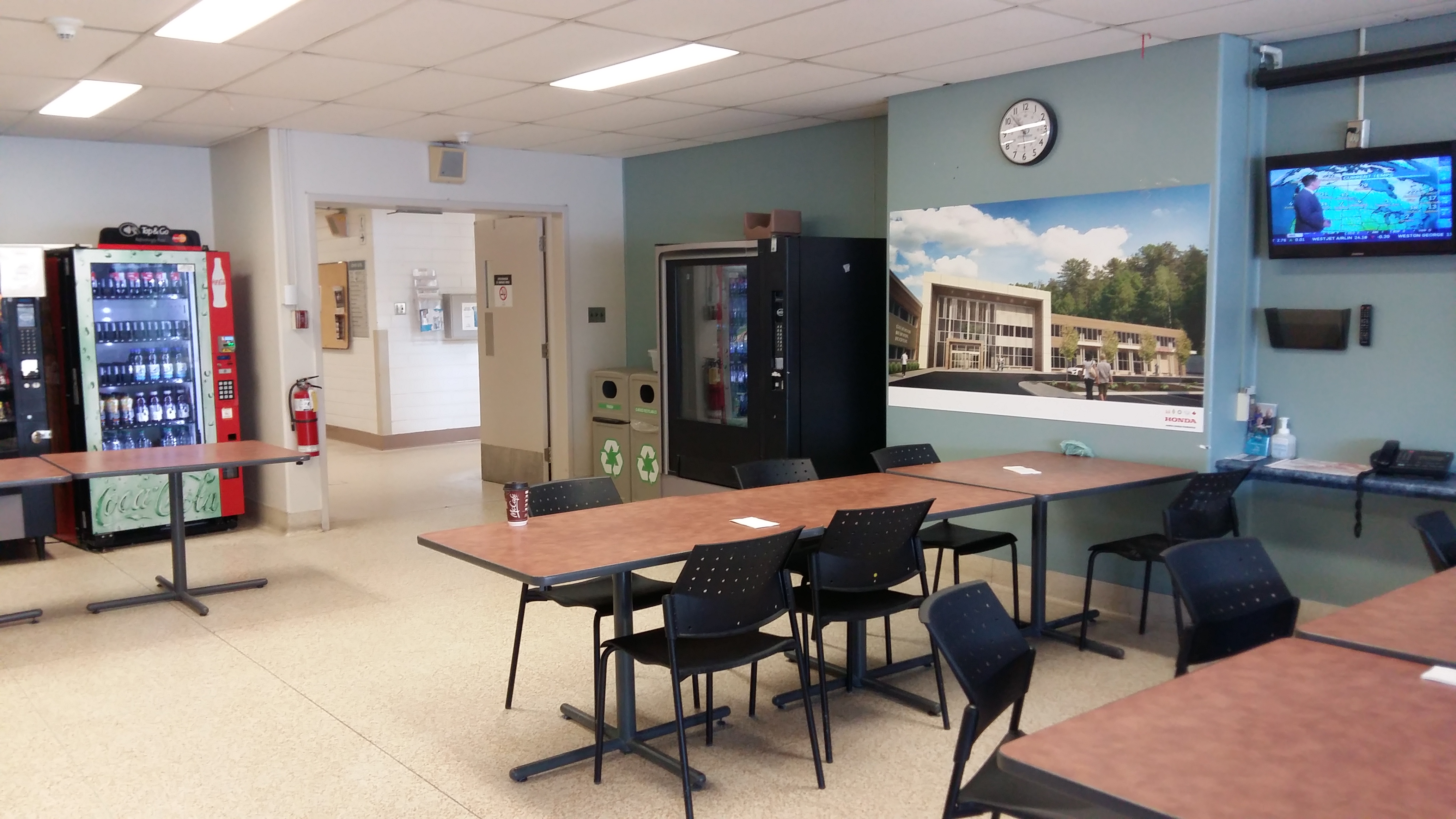 photo of hospital cafeteria