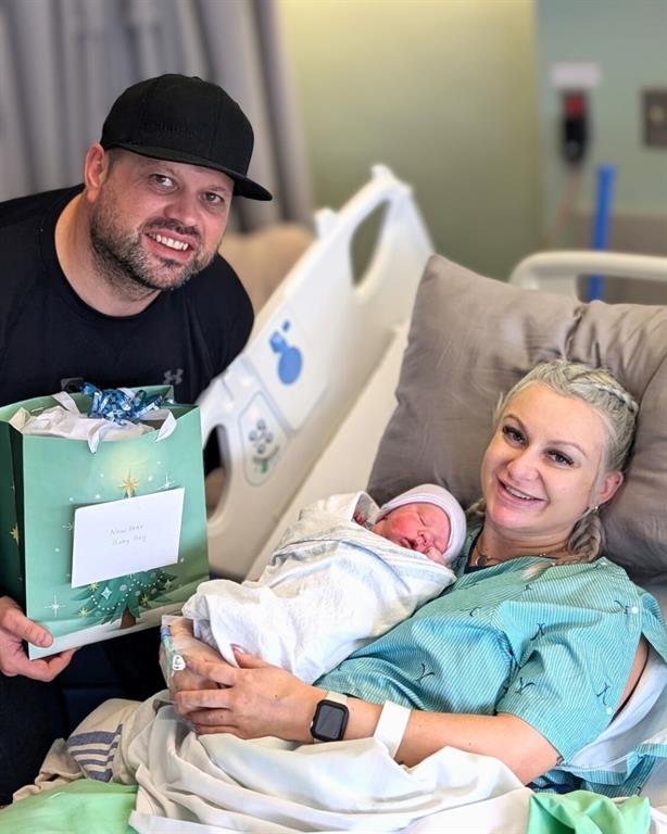 family photo of Lakelin, Peter and Ashely 